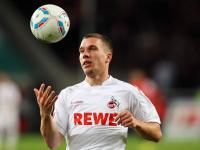 FB体育娱乐-绿茵场与硬木地，德甲争冠焦点战与雄鹿的稳健胜利