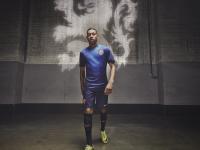 FB体育娱乐-绿茵场与硬木地，当沙特资本强压拜仁，伊萨克在抢七夜化身北欧神话