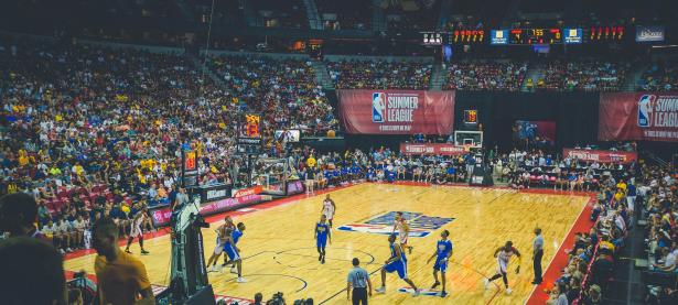 FB体育下载-美网荣耀碾压拉沃尔杯喧嚣，孤胆英雄德约科维奇如何扛起全队荣光