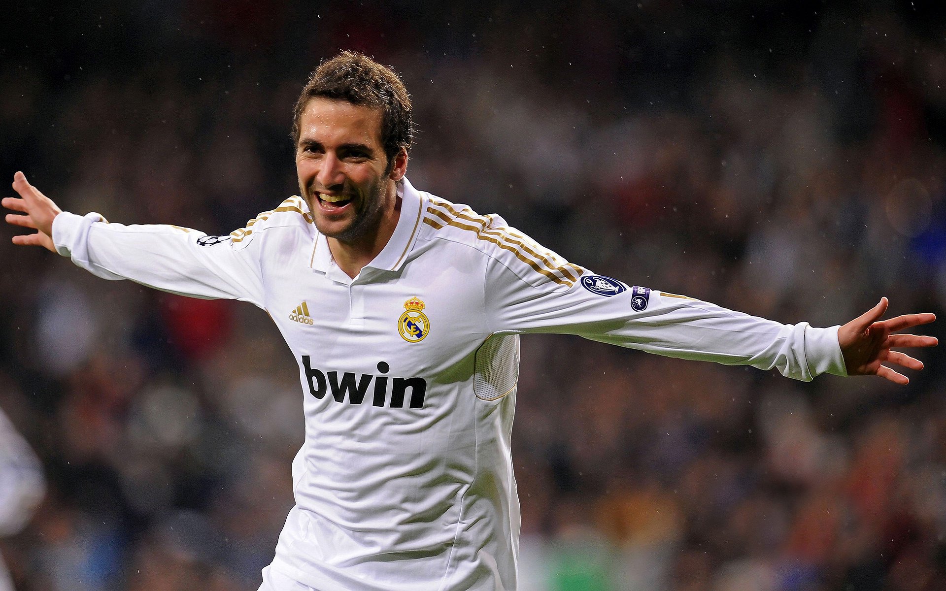 西甲国家德比之夜，西亚卡姆舞台越大越强