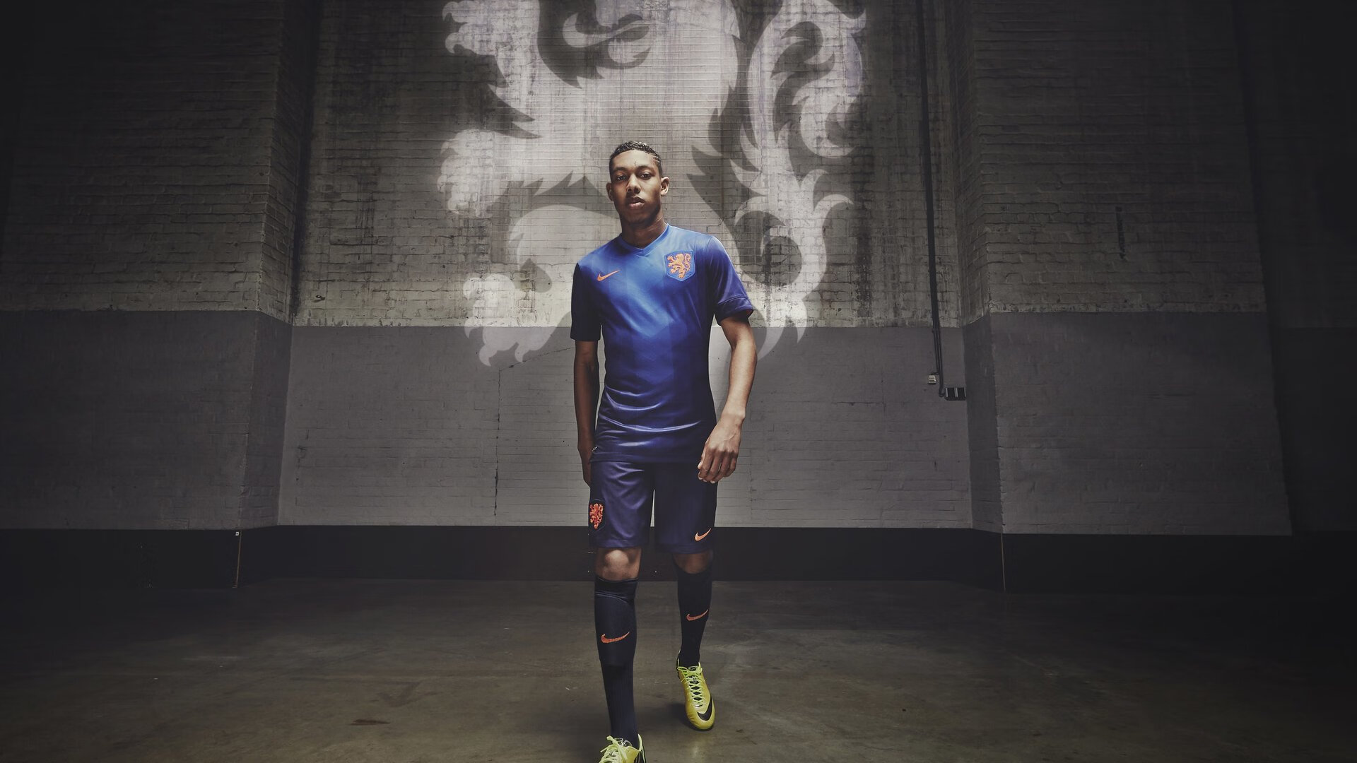 当平行宇宙碰撞,伊拉克铁骑踏平芬兰,阿圭罗在奥运关键战接管比赛