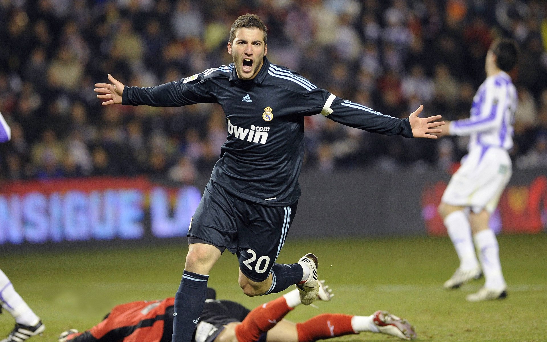 太阳速胜魔术,伦纳德成为关键先生